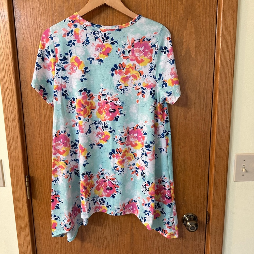 Lularoe Melissa Shark Bite Floral M - Picture 3 of 3